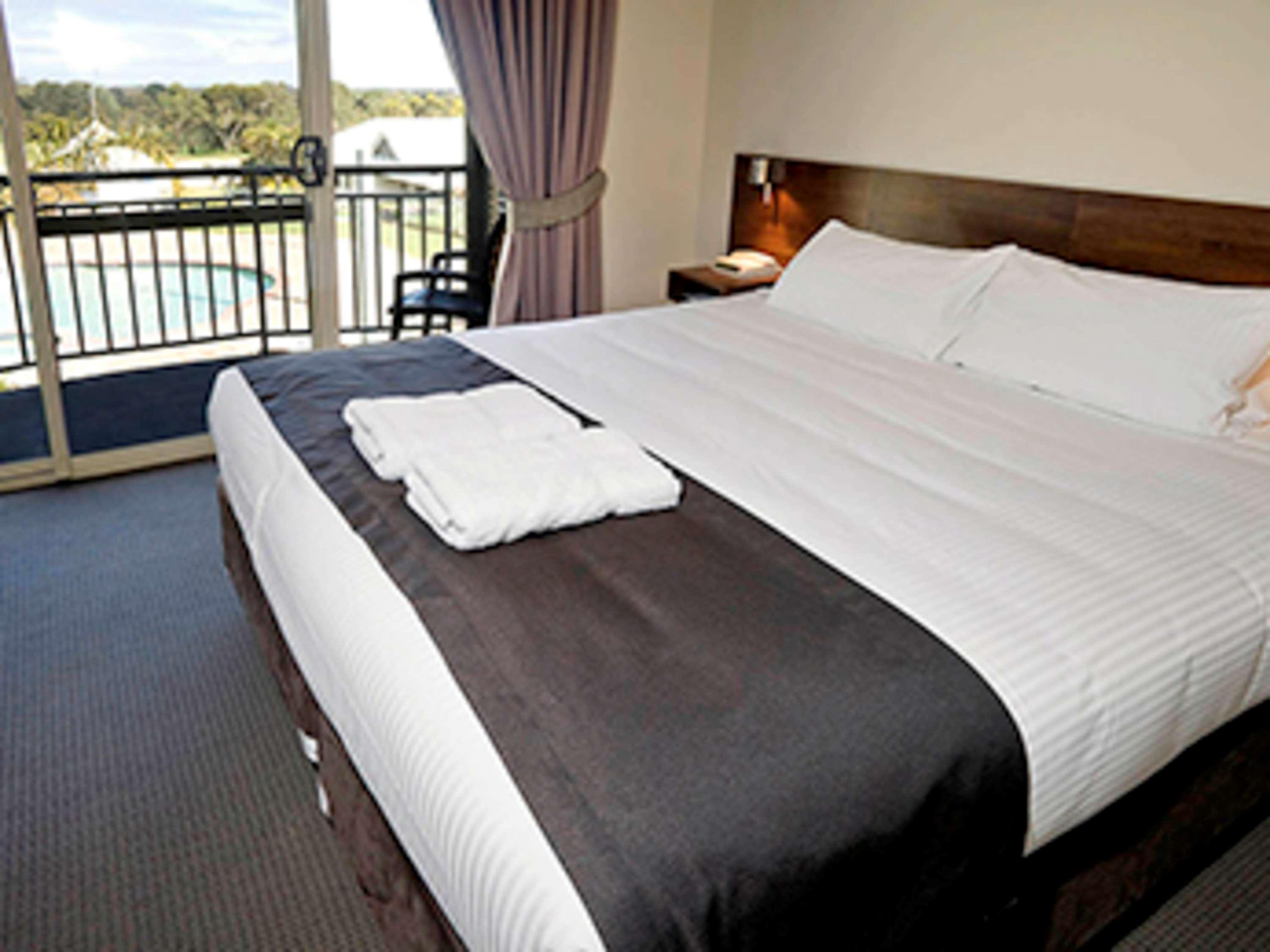 Mercure Bunbury Sanctuary Golf Resort Exterior photo