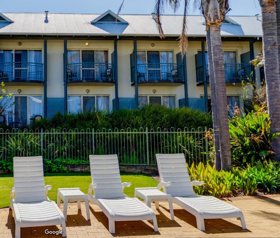 Mercure Bunbury Sanctuary Golf Resort Exterior photo