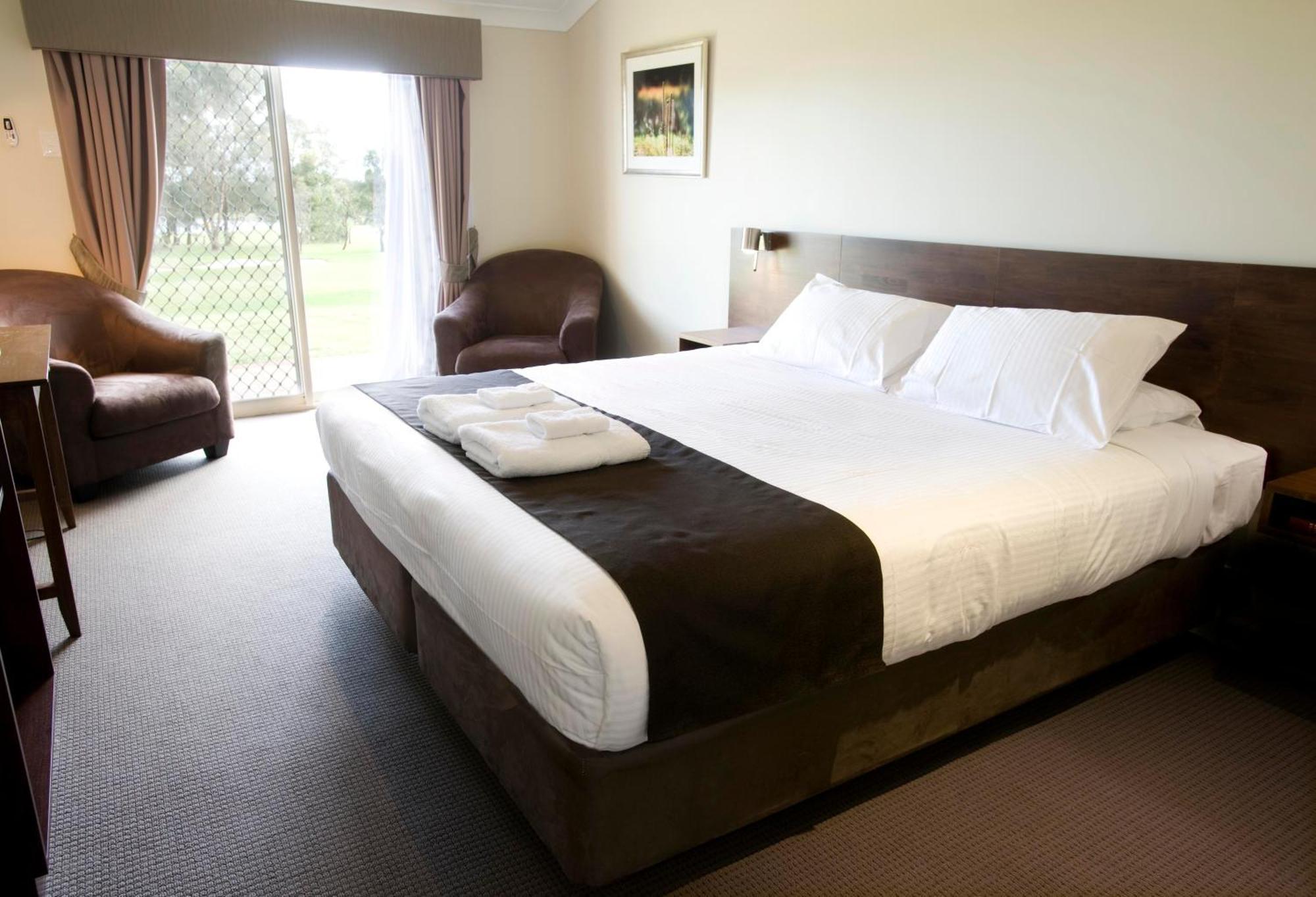 Mercure Bunbury Sanctuary Golf Resort Exterior photo
