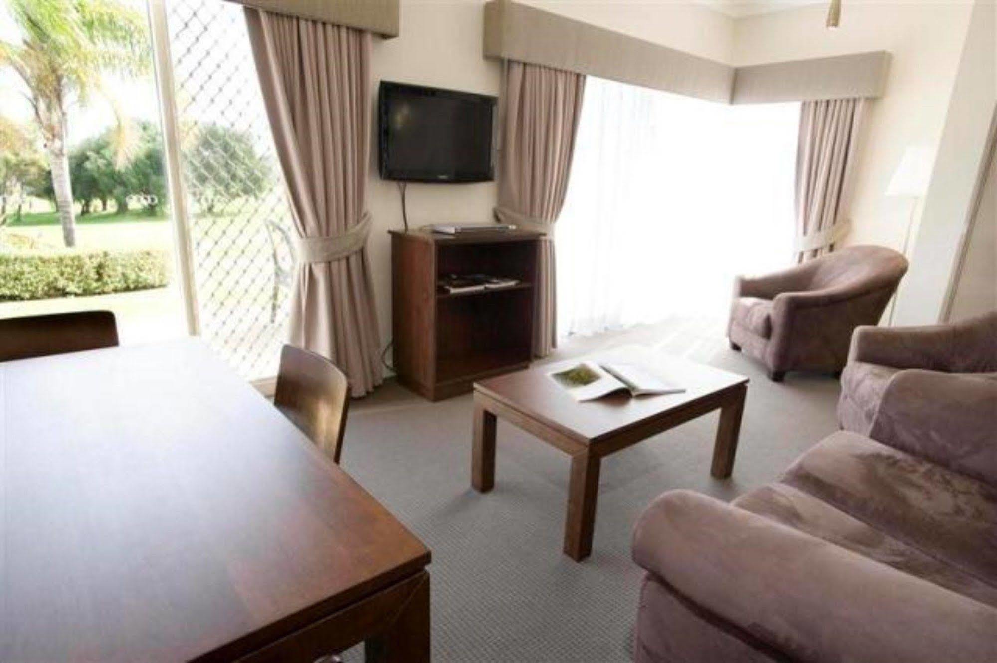 Mercure Bunbury Sanctuary Golf Resort Exterior photo