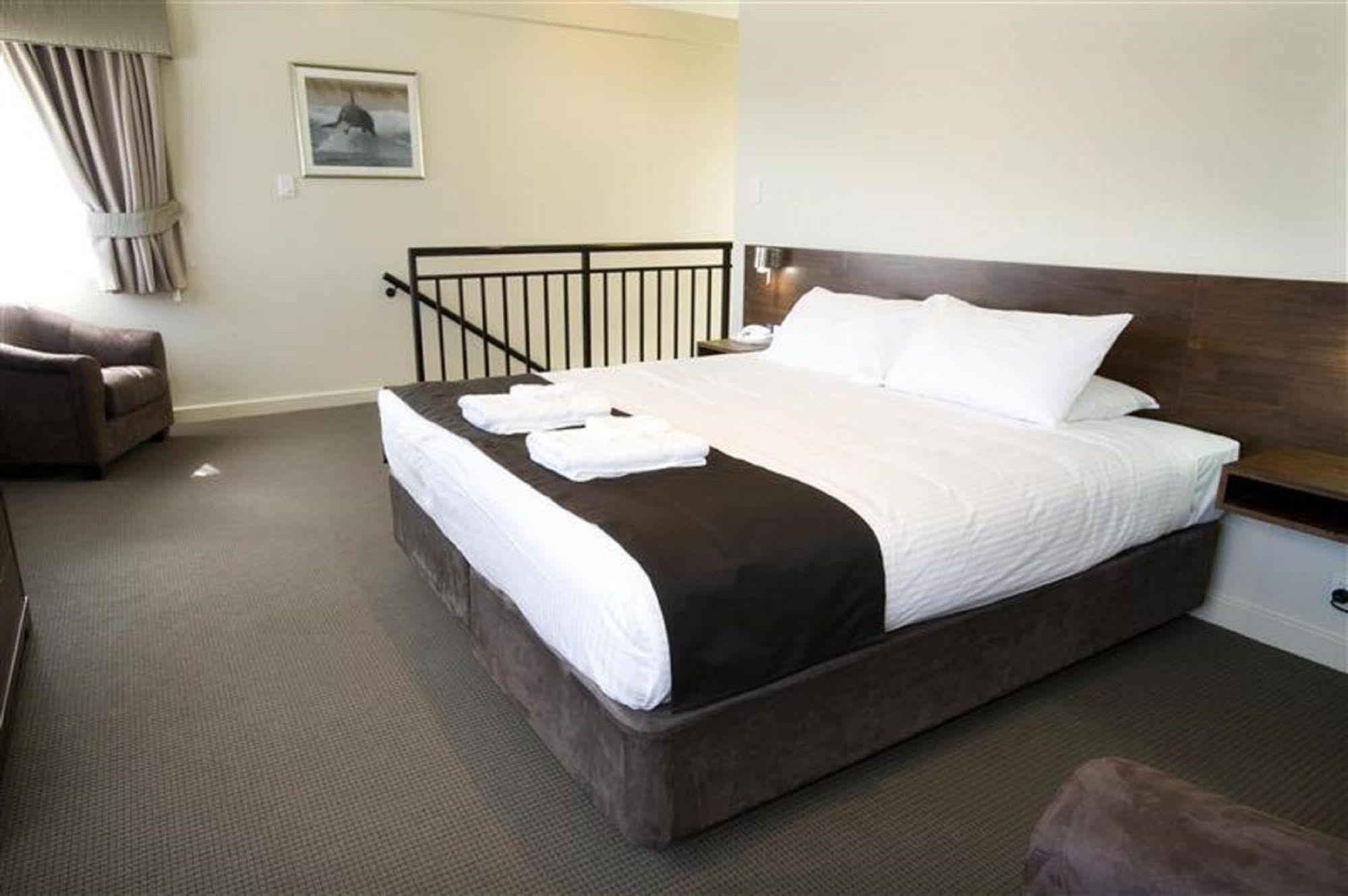 Mercure Bunbury Sanctuary Golf Resort Exterior photo