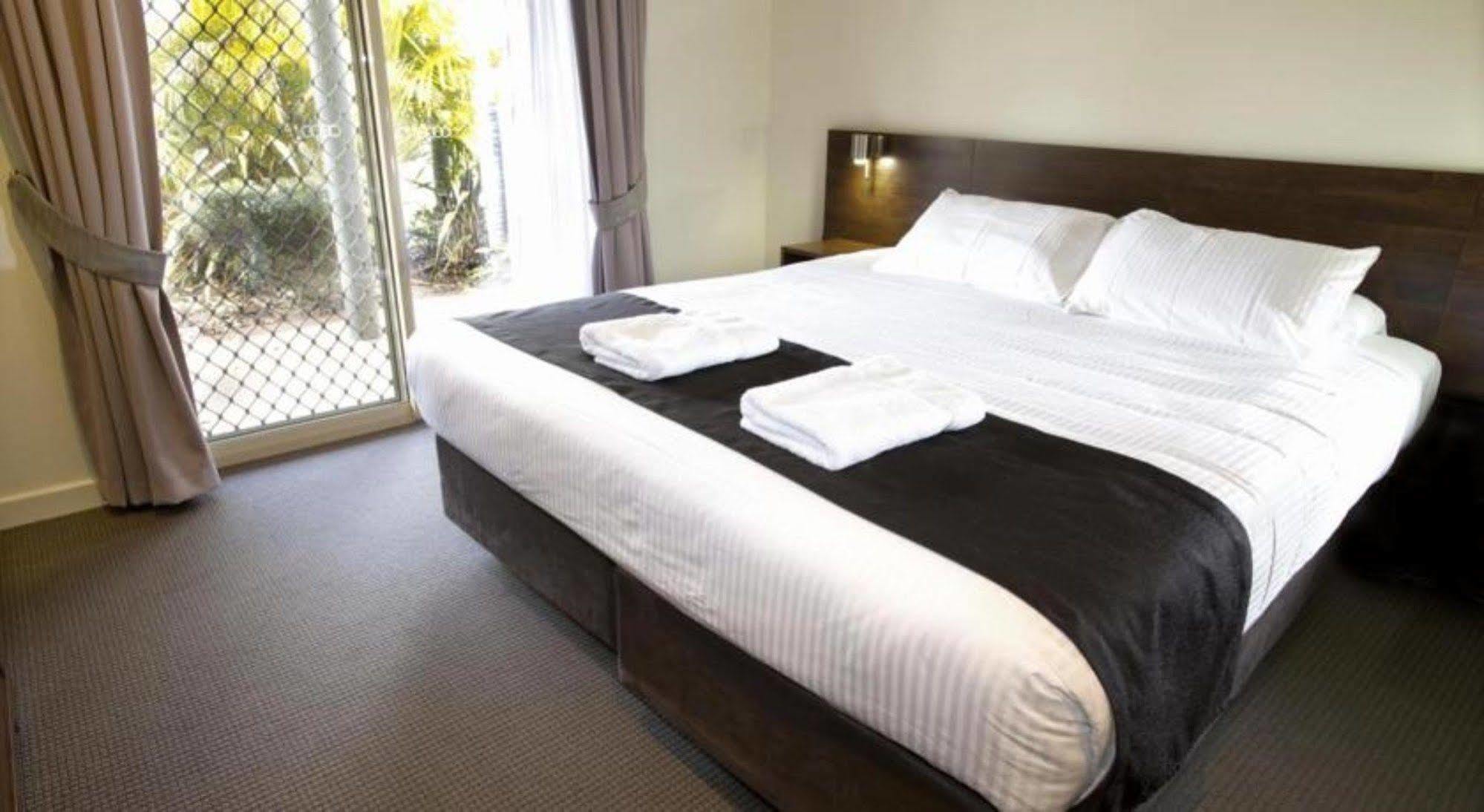 Mercure Bunbury Sanctuary Golf Resort Exterior photo