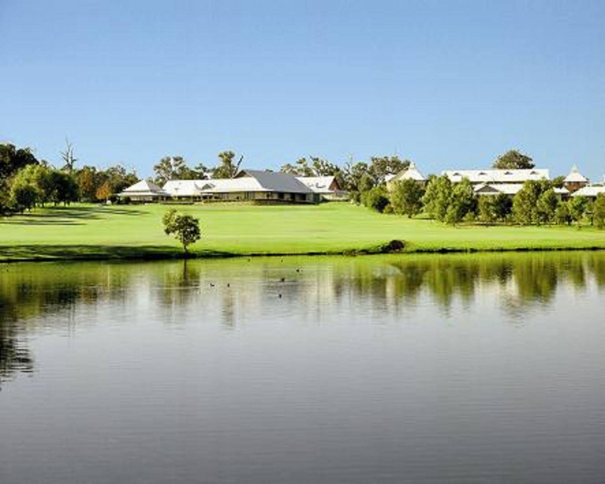 Mercure Bunbury Sanctuary Golf Resort Exterior photo